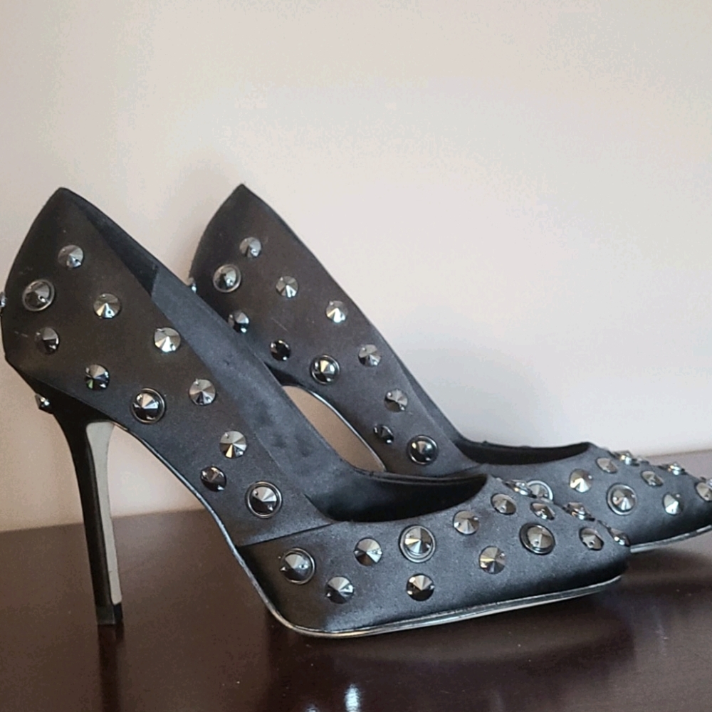 Zara  Studded Satin Heels size 10 feels like a 9.5